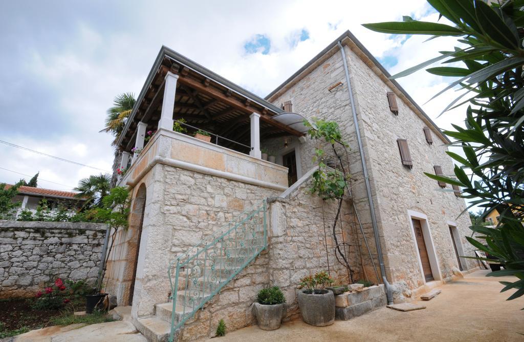 Bed & Breakfast Korta Gira Buici  Exterior photo